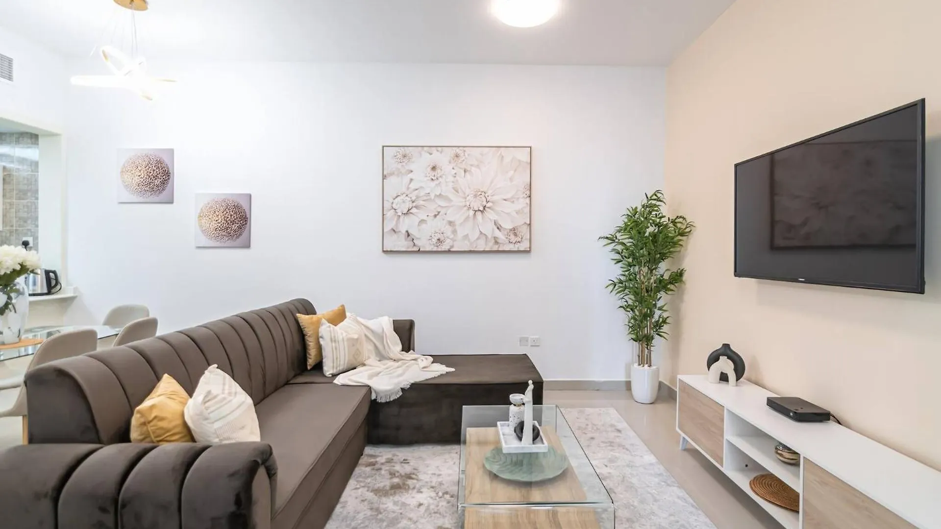 Apartment Spacious & Cosy 1Br In Marina Dubai