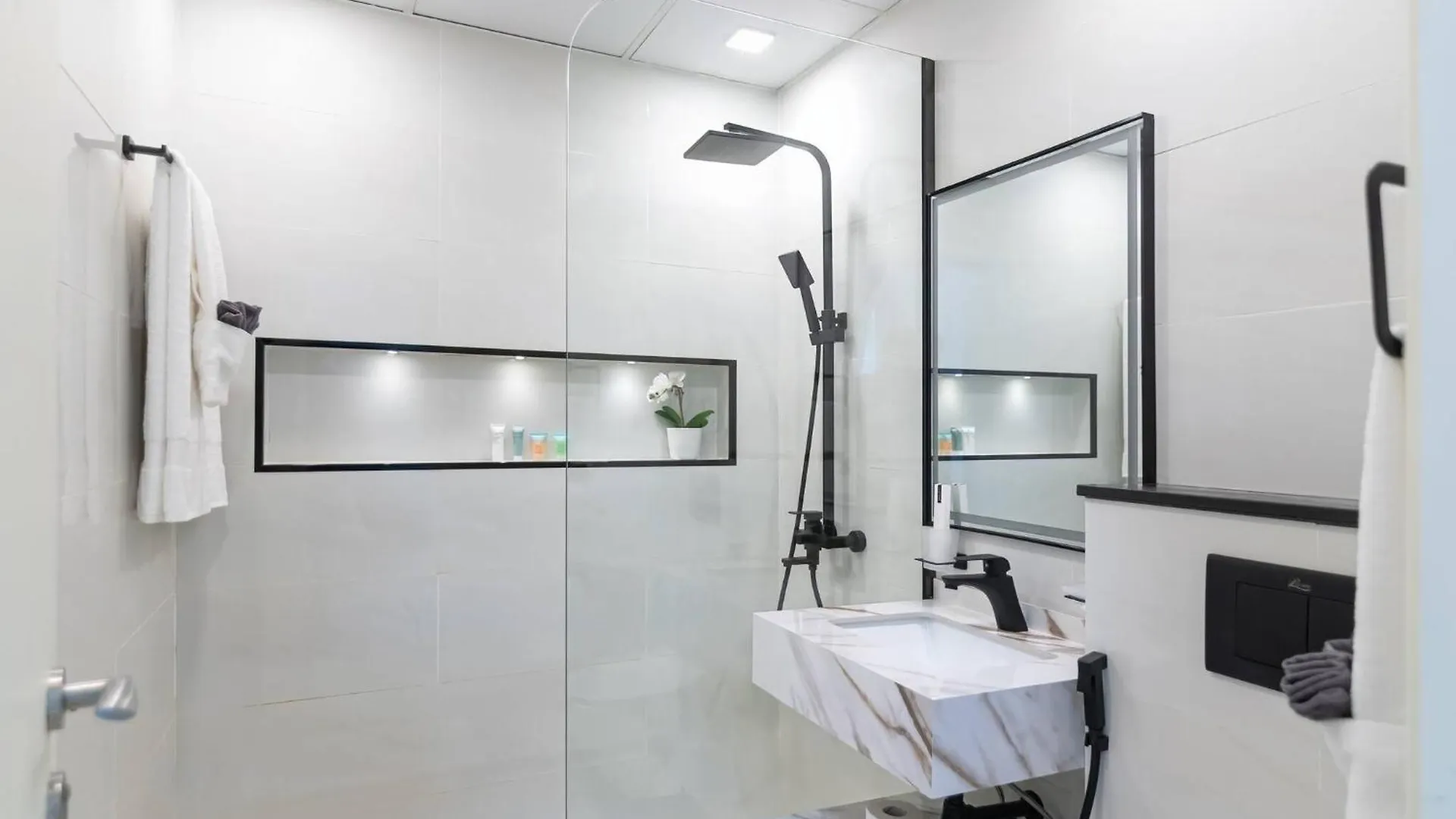 Apartment Spacious & Cosy 1Br In Marina Dubai